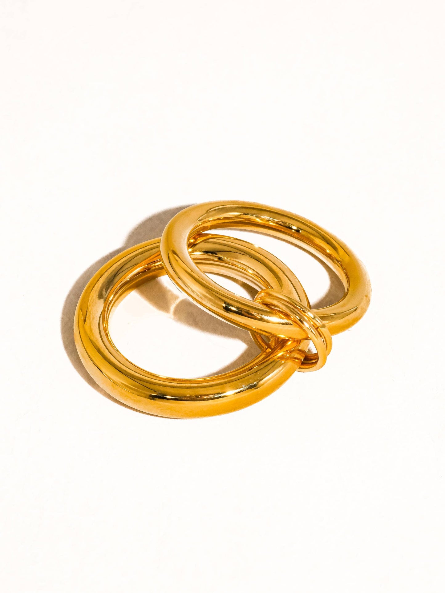 Gravité 18K Gold Non-Tarnish Double Stack Band Ring: Yellow Gold / 7