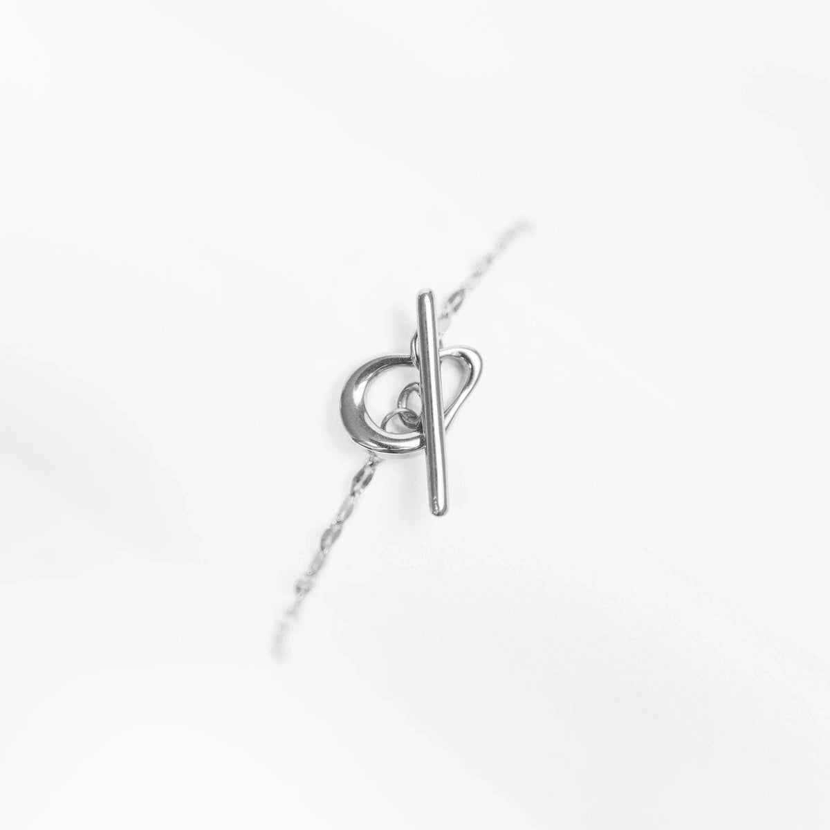 18K Gold PVD Abstract Carabiner Bracelet: Gold
