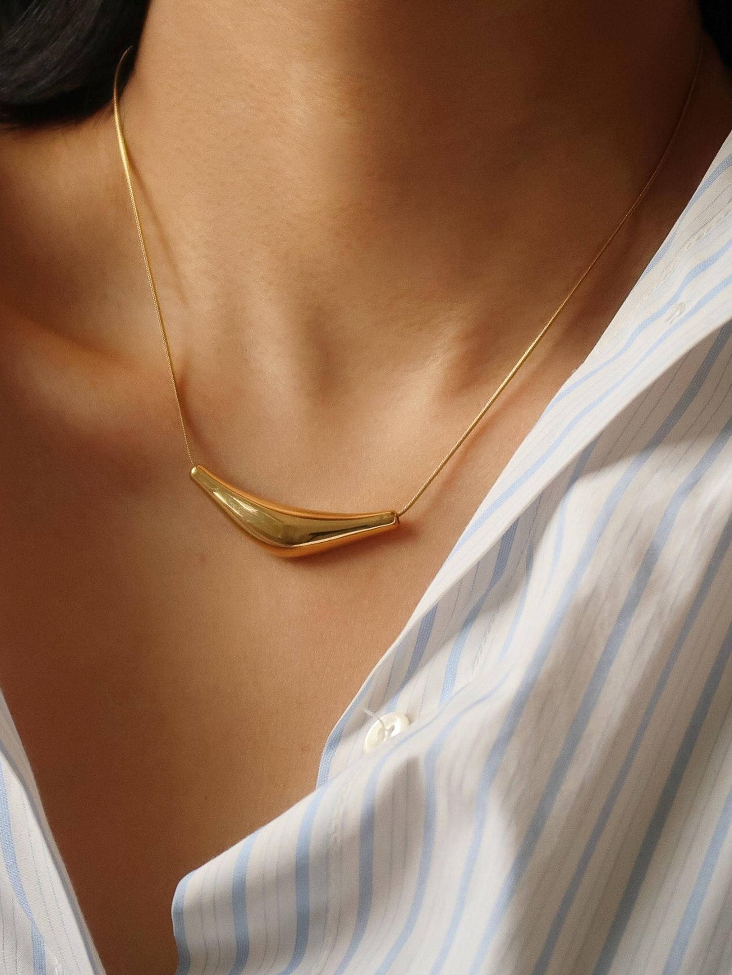 Cendre 18K Gold Non-Tarnish Curve Sweater Necklace: Yellow Gold