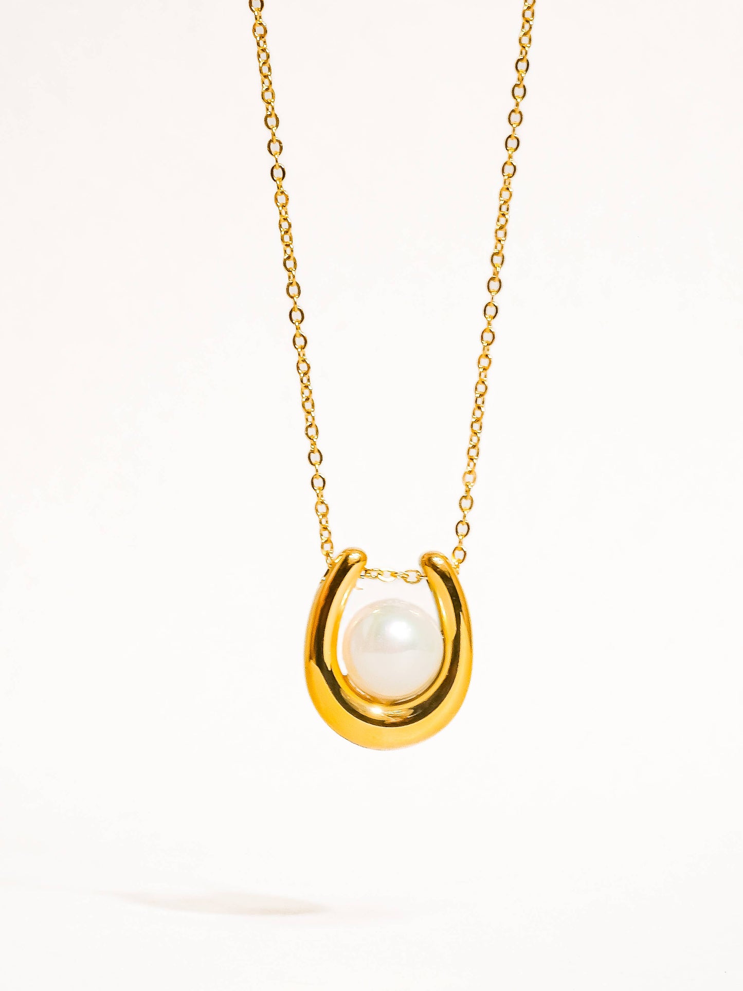 Barn 18K Gold Non-Tarnish Horseshoe Pearl Necklace: Yellow Gold