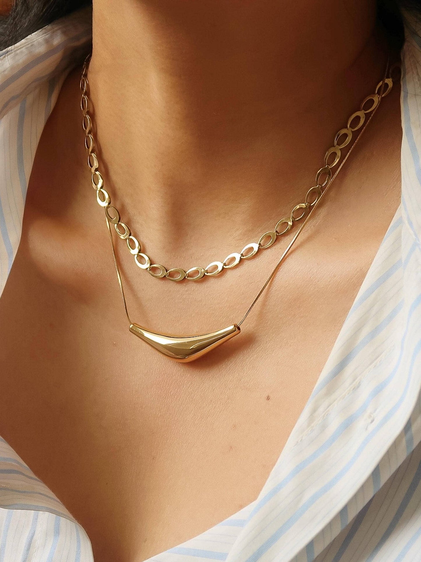 Cendre 18K Gold Non-Tarnish Curve Sweater Necklace: Yellow Gold