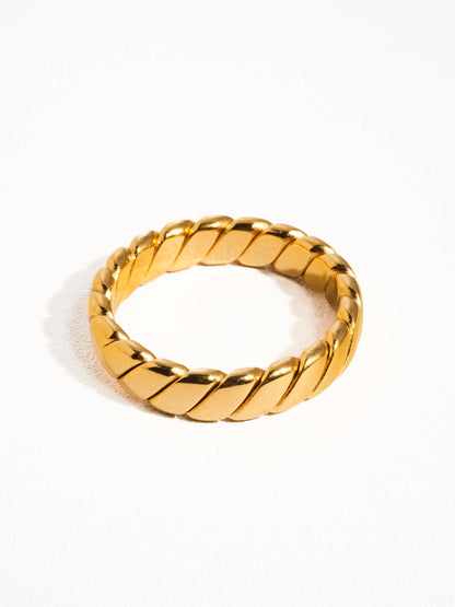 Pierre 18K Gold Non-Tarnish Braided Stack Ring: Yellow Gold / 7