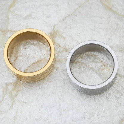 18K Gold PVD Hammered Statement Ring: Gold / 8