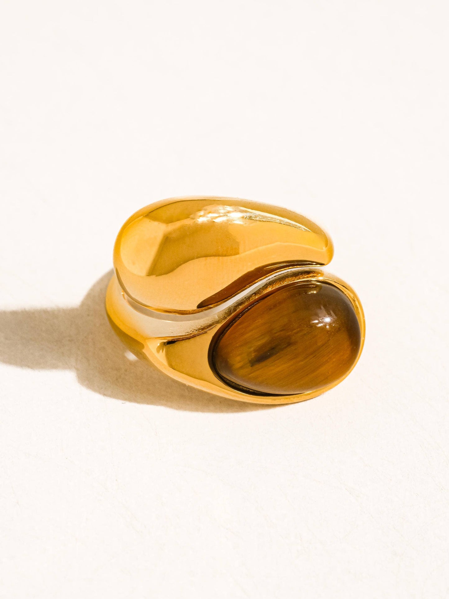 Sloan 18K Gold Non-Tarnish Pearl Wavy Ring: White