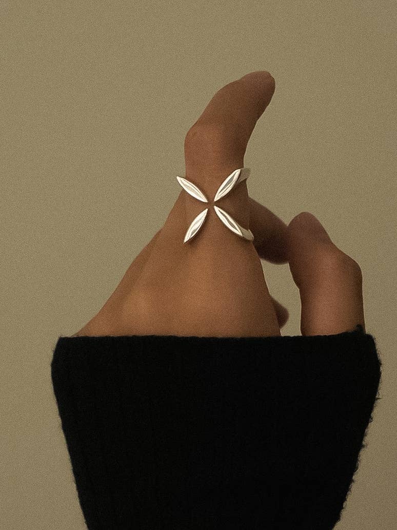 Peliah 18K Gold Non-Tarnish x Cross Ring: Yellow Gold