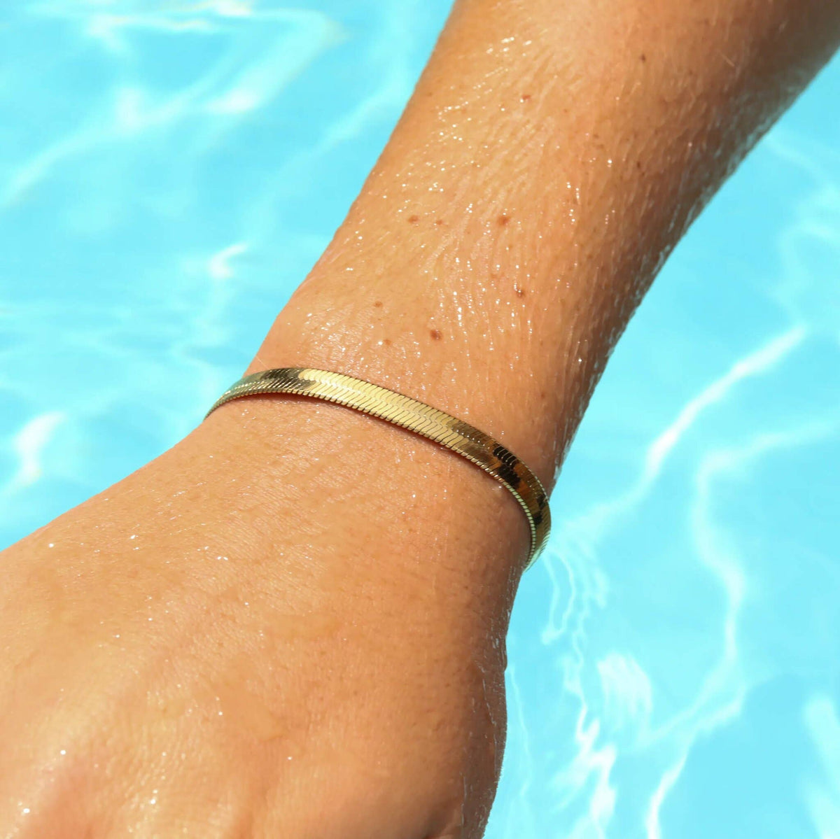 18K Gold plated Herringbone Chain Bracelet: 7" / 5.5mm