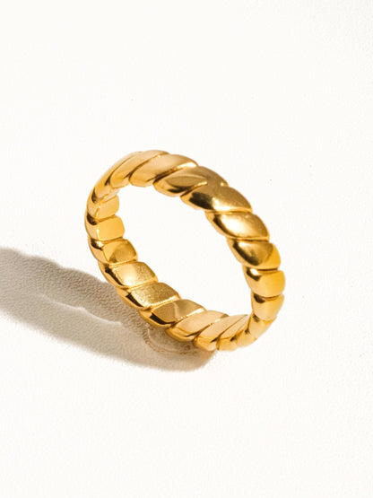 Pierre 18K Gold Non-Tarnish Braided Stack Ring: Yellow Gold / 7