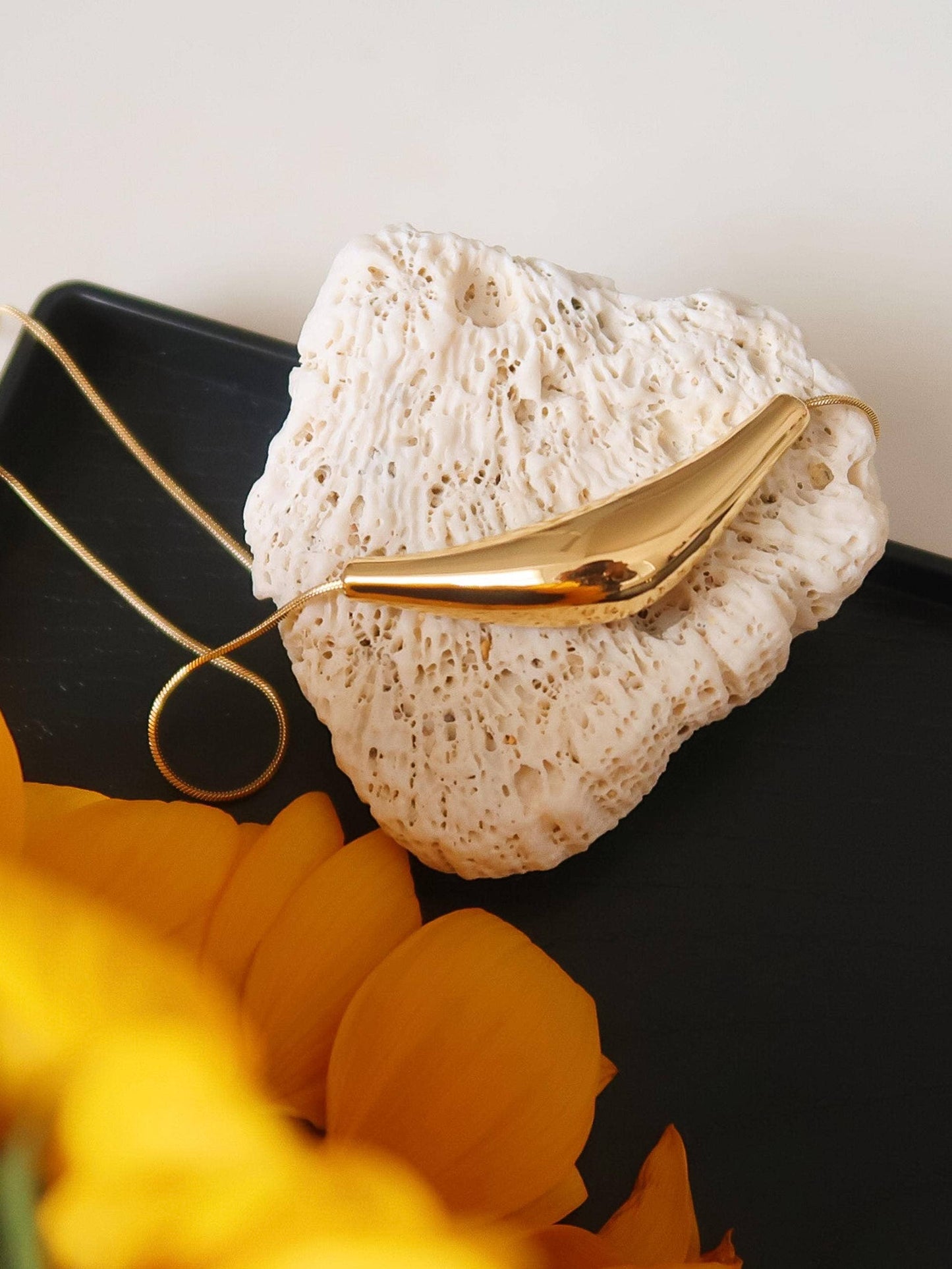 Cendre 18K Gold Non-Tarnish Curve Sweater Necklace: Yellow Gold