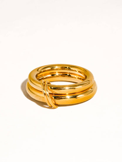 Gravité 18K Gold Non-Tarnish Double Stack Band Ring: Yellow Gold / 7