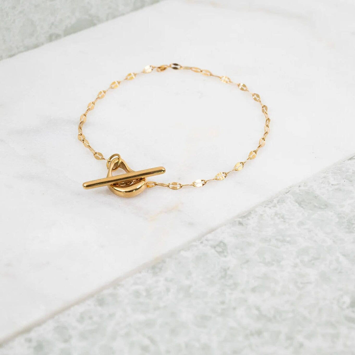 18K Gold PVD Abstract Carabiner Bracelet: Gold