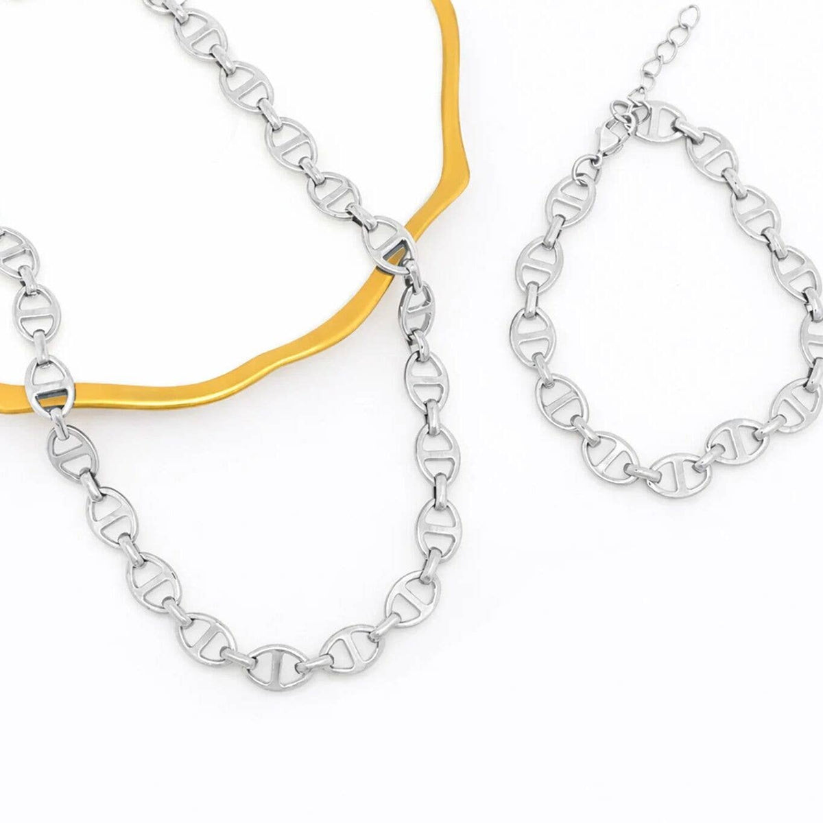 18K Gold PVD Thick Oval Chain Necklace: Gold