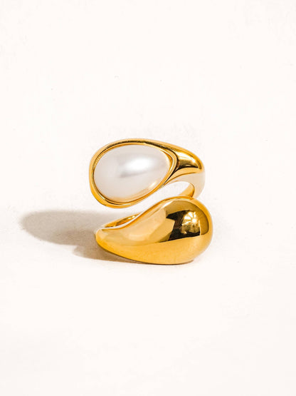 Sloan 18K Gold Non-Tarnish Pearl Wavy Ring: White