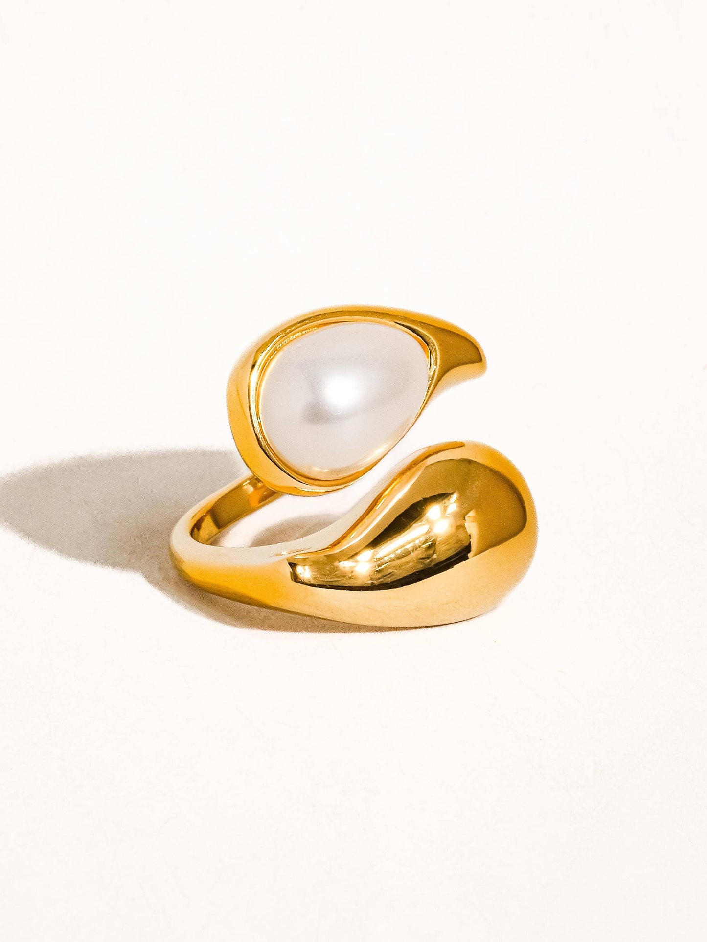 Sloan 18K Gold Non-Tarnish Pearl Wavy Ring: White