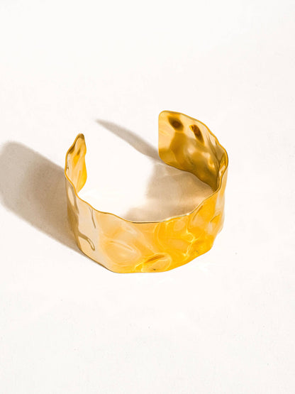 Baiser 18K Gold Non-Tarnish Glam Bold Bangle: Yellow Gold