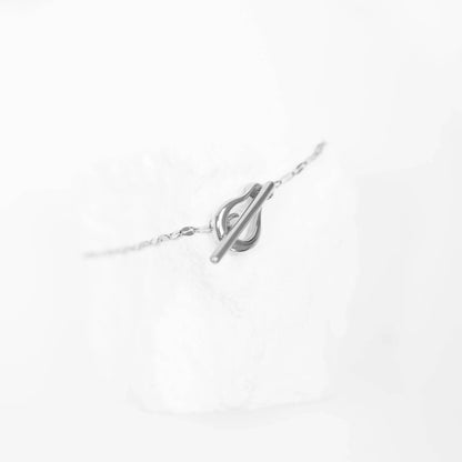 18K Gold PVD Abstract Carabiner Bracelet: Gold