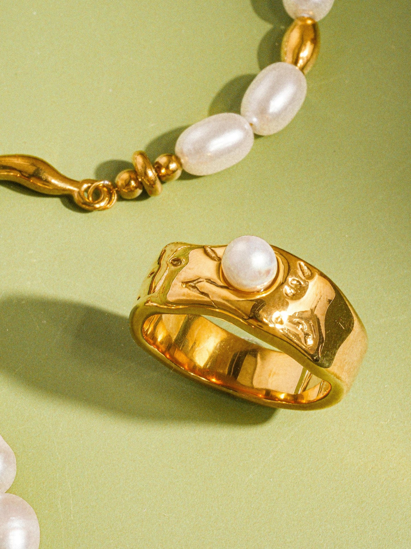 Pave 18K Gold Non-Tarnish Pearl Band Ring: Yellow Gold / 7